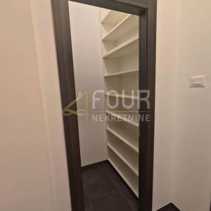Rijeka, širi Centar, 98.48m2, 4s+db, balkon, adaptiran gospodski stan!