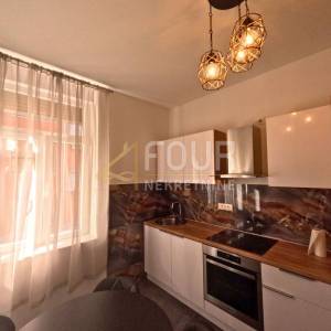 Rijeka, širi Centar, 98.48m2, 4s+db, balkon, adaptiran gospodski stan!