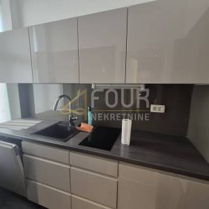 Rijeka, širi Centar, dvoetažni poslovni prostor, 250m2