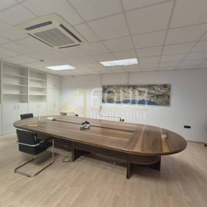 Rijeka, širi Centar, dvoetažni poslovni prostor, 250m2