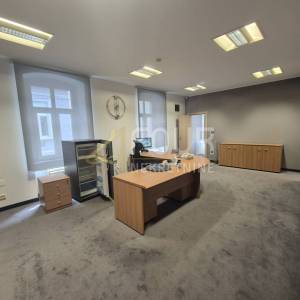 Rijeka, širi Centar, dvoetažni poslovni prostor, 250m2