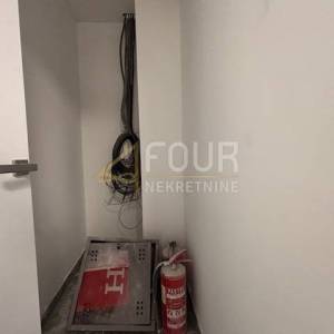 Rijeka, širi Centar, poslovni prostor, 140.56m2
