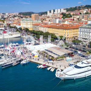 RIJEKA, ŠIRI CENTAR - Prostrani stan za najam radnicima