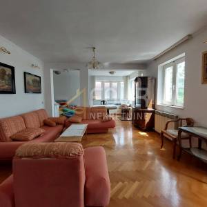 Rijeka, Škurinje, adaptirana kuća s 3 stana i garažom