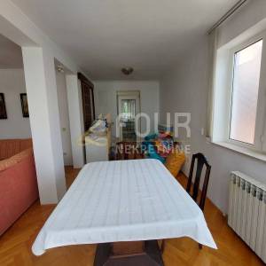 Rijeka, Škurinje, adaptirana kuća s 3 stana i garažom