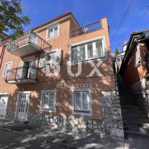 RIJEKA, ŠKURINJE - kuća s tri stambene jedinice i garažom