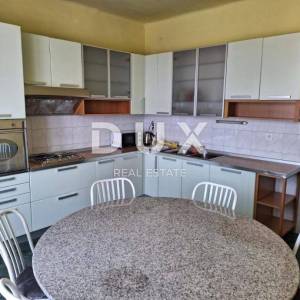 RIJEKA, ŠKURINJE - stan 4S+DB, 99m2, 2 balkona