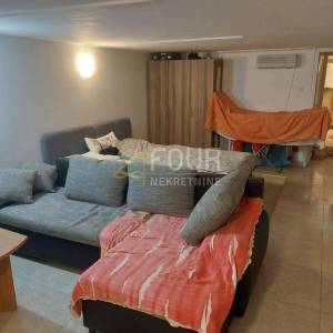 Rijeka, Srdoči, etaža 74.46m2 u naravi 2 stana (1skl + gars)