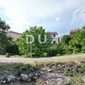 RIJEKA, SRDOČI- građevinsko zemljište 1494m2 za stambenu zgradu–stanove/ apartmane/ obiteljsku kuću/ villu