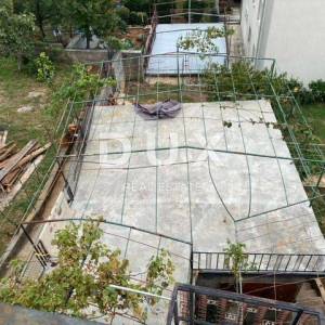 RIJEKA, SRDOČI, GRBCI - samostojeća kuća sa 4 stana + gospodarska zgrada + okućnica! PRILIKA!