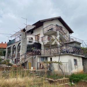 RIJEKA, SRDOČI, GRBCI - samostojeća kuća sa 4 stana + gospodarska zgrada + okućnica! PRILIKA!