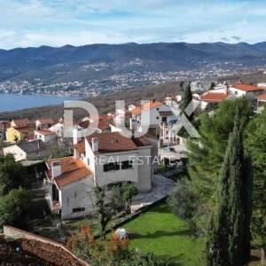 RIJEKA, SRDOČI, MARTINKOVAC- obiteljska kuća 330m2 s panoramskom pogledom na more+ okoliš 1450m2