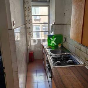 RIJEKA, STARI GRAD – Prostrani 2S+DB stan s balkonom, 97 m², 100m od Korza!!!
