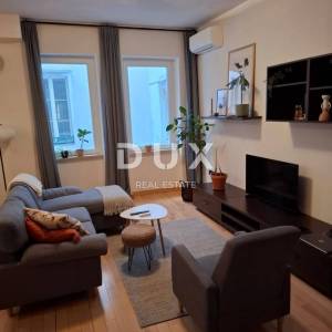 RIJEKA, STROGI CENTAR – idealan stan za život i rad u srcu grada