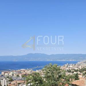 Rijeka, Trsat, 280m2, dvoetažni stan 4s+db, okućnica, panoramski pogled