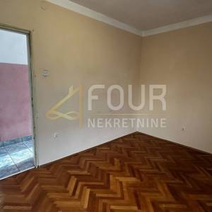 Rijeka, Trsat, 74.83m2, 3s+db, pogled na more, lođa, okućnica