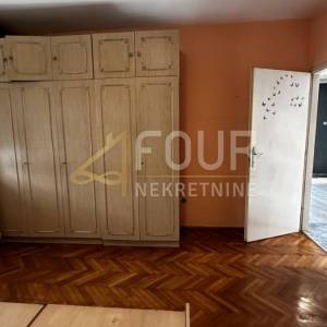 Rijeka, Trsat, 74.83m2, 3s+db, pogled na more, lođa, okućnica