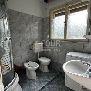 Rijeka, Trsat, 74.83m2, 3s+db, pogled na more, lođa, okućnica