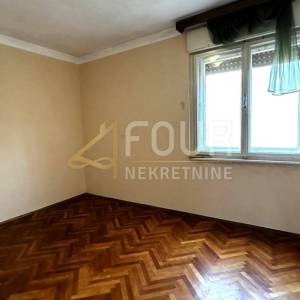Rijeka, Trsat, 74.83m2, 3s+db, pogled na more, lođa, okućnica