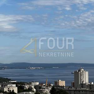 Rijeka, Trsat, 74.83m2, 3s+db, pogled na more, lođa, okućnica