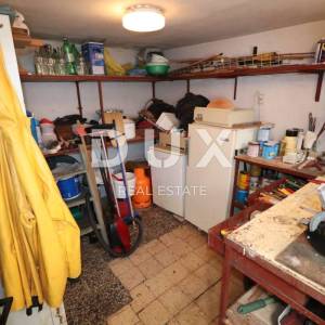 RIJEKA, TRSAT - Dvojna kuća, 3 stambene jedinice, panoramski pogled!