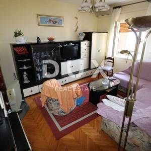 RIJEKA, TRSAT - Dvojna kuća, 3 stambene jedinice, panoramski pogled!