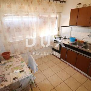RIJEKA, TRSAT - Dvojna kuća, 3 stambene jedinice, panoramski pogled!