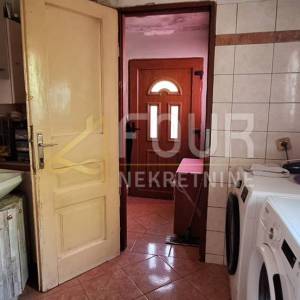 Rijeka, Trsat, etaža, 65.04m2, 2s+db, balkon + terasa, okućnica