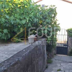 Rijeka, Trsat, etaža, 65.04m2, 2s+db, balkon + terasa, okućnica