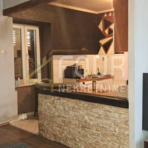 Rijeka, Trsat, etaža, 65.04m2, 2s+db, balkon + terasa, okućnica