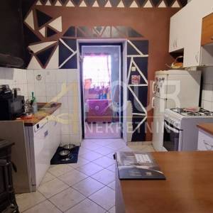 Rijeka, Trsat, etaža, 65.04m2, 2s+db, balkon + terasa, okućnica