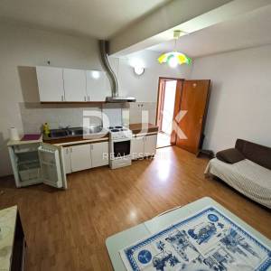 RIJEKA, TRSAT - Garsonijera s terasom, PRILIKA!