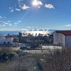 RIJEKA, TRSAT - GRAĐEVINSKO ZEMLJIŠTE S GRAĐEVINSKOM DOZVOLOM I POGLEDOM NA MORE!!! PRILIKA!!!