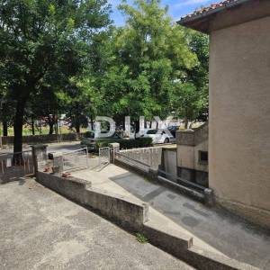 RIJEKA, TRSAT, VOJAK - poslovni prostor (stan-etaža) 110m2 na frekventnoj lokaciji 