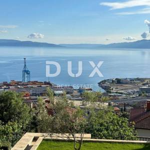 RIJEKA, TRSAT, vrhunski 2s+db stan s okućnicom na top lokaciji