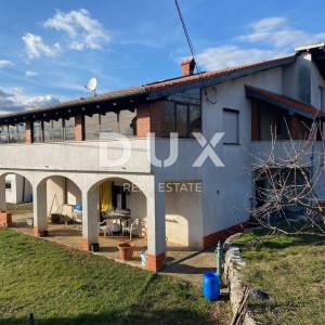 RIJEKA, VIŠKOVO - KUĆA NA 3 ETAŽE + DVORIŠNA ZGRADA SA 2 STANA I GARAŽOM!!! PRILIKA!!!