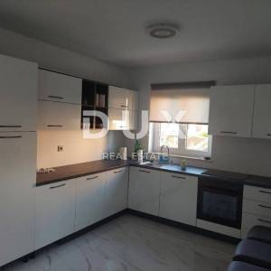 RIJEKA, VIŠKOVO - samostojeća kuća novogradnja sa 3 stana + konoba + okućnica! PRILIKA!