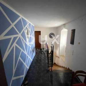 RIJEKA, VIŠKOVO - samostojeća kuća s velikom okućnicom na odličnoj lokaciji! PRILIKA!