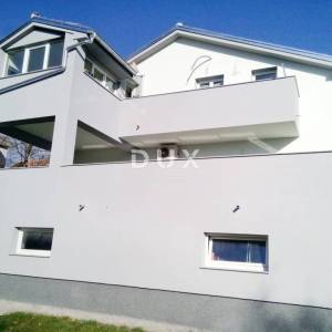 RIJEKA, VIŠKOVO - stan 3S+DB s balkonom, okućnicom i 3 parkirna mjesta! PRILIKA!