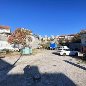 RIJEKA, ZAMET - ravno građevinsko zemljište za 12 stanova
