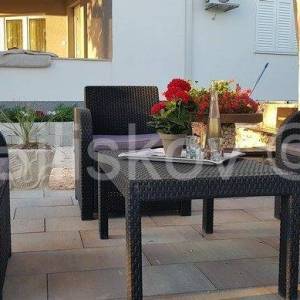 Rogoznica,uvala Lozica,samostojeca apartmanska kuca.