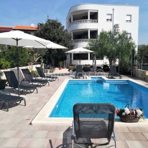 Rogoznica,uvala Lozica,samostojeca apartmanska kuca.