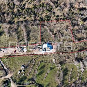 Roh-bau kuća s bazenom i wellness zonom u srcu prirode, nadomak Splita, 220 m2
