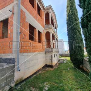 Roh-bau kuća u Diklu s 6 stambenih jedinica i pogledom na more 