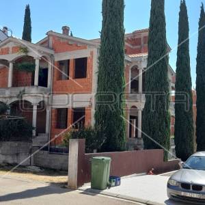 Roh-bau kuća u Diklu s 6 stambenih jedinica i pogledom na more 
