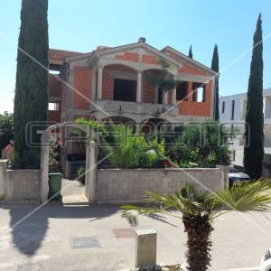 Roh-bau kuća u Diklu s 6 stambenih jedinica i pogledom na more 