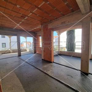 Roh-bau kuća u Diklu s 6 stambenih jedinica i pogledom na more 