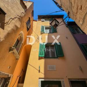 ROVINJ, CENTAR – vrhunsko uređeni objekt u srcu Rovinja s krovnom terasom, pogled, jacuzzi
