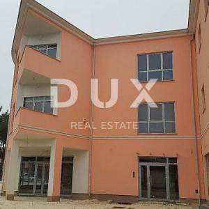 ROVINJ - poslovna zgrada 1472m2 + okoliš 1683m2