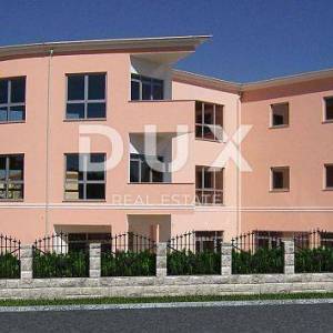 ROVINJ - poslovna zgrada 1472m2 + okoliš 1683m2